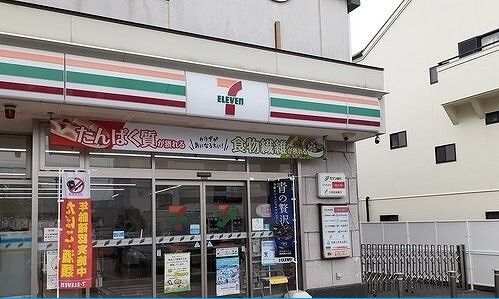 コンビニ　セブンイレブン様（コンビニ）まで120m