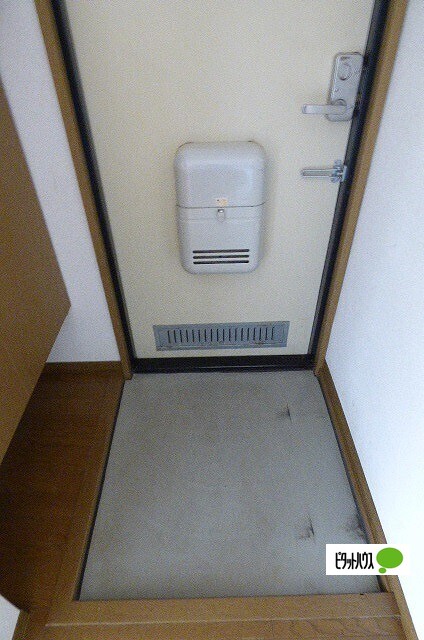 玄関　他のお部屋のお写真です