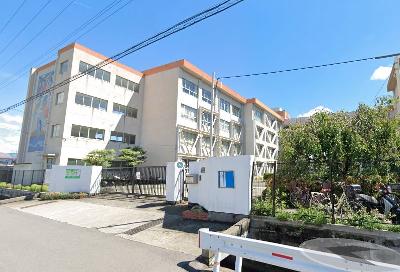 中学校　豊中市立第十二中学校（中学校）まで555m