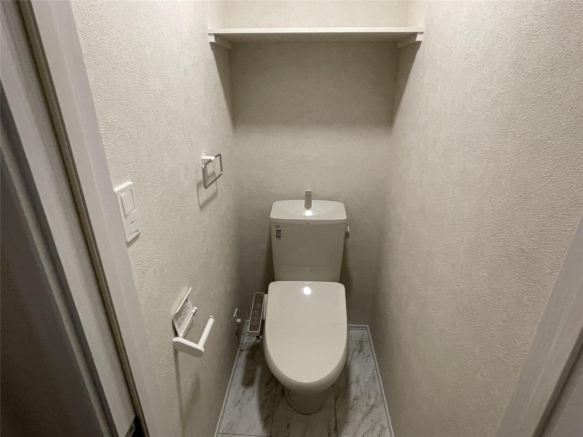 トイレ　寒い日も安心な温水洗浄便座です