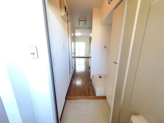 玄関　※別部屋参考写真