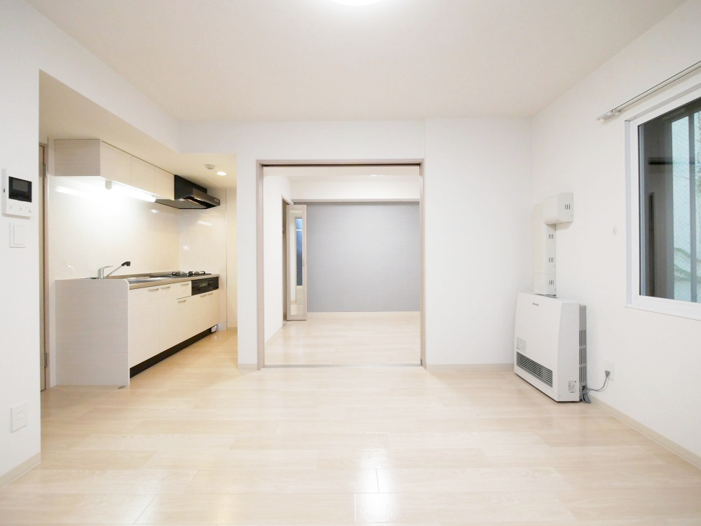 居室・リビング　明るい居間で気持ちまで明るくなりますね！