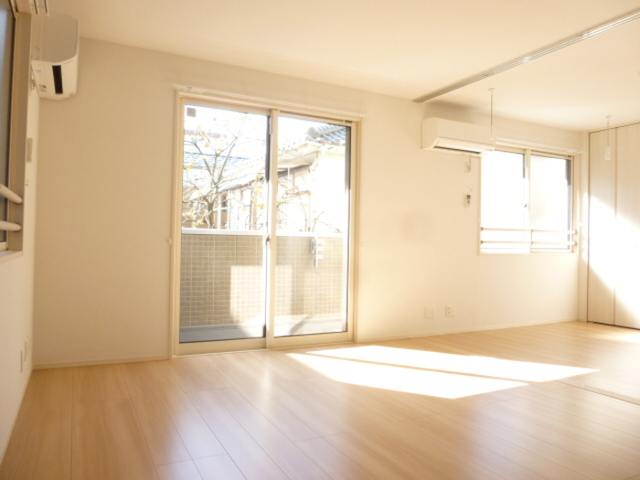 居室・リビング　居室全景