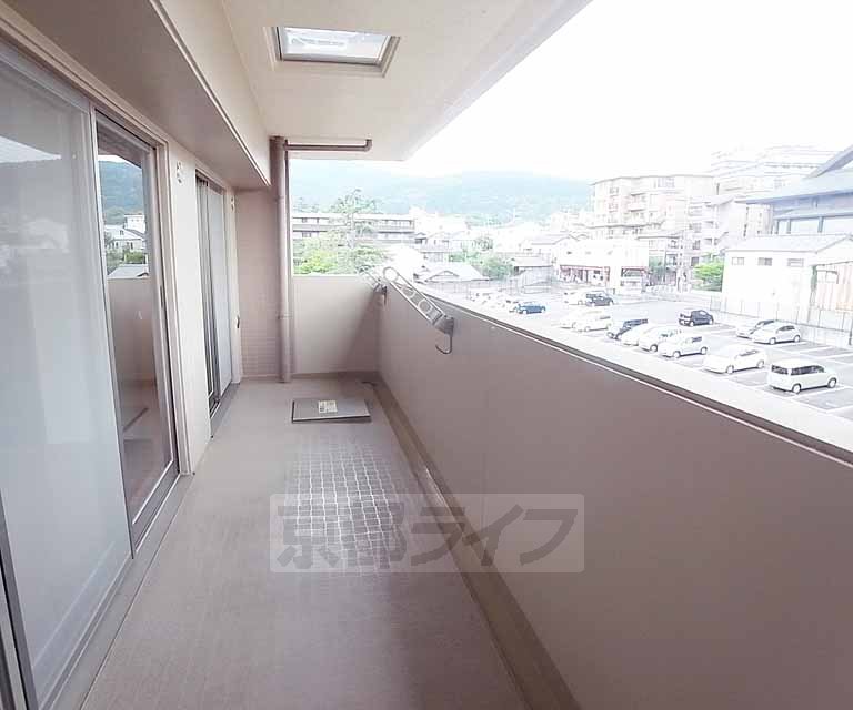 バルコニー　奥行きがある広いバルコニー