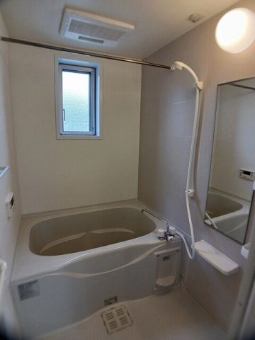 バス・シャワールーム　落ち着いた空間のお風呂です