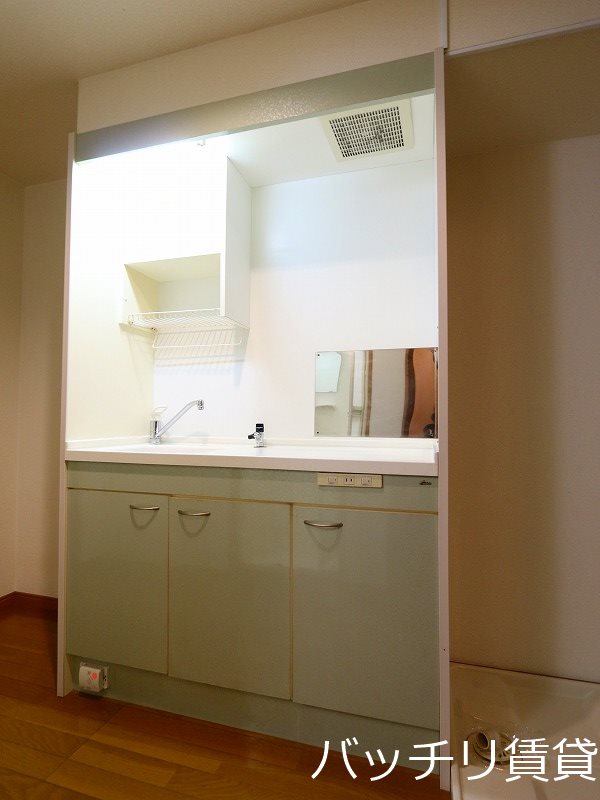 キッチン　同型タイプの為、現状を優先致します。