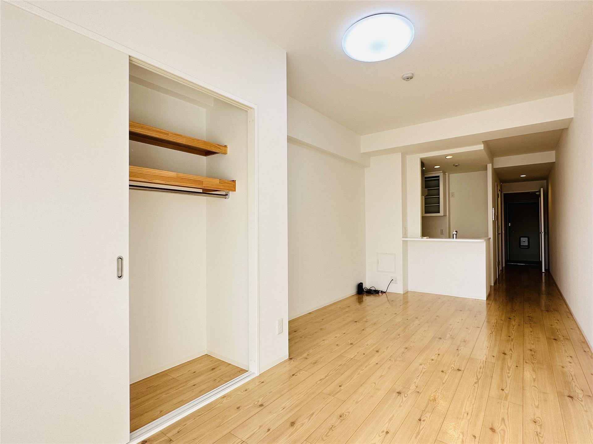 居室・リビング　※同物件別室同タイプの写真です