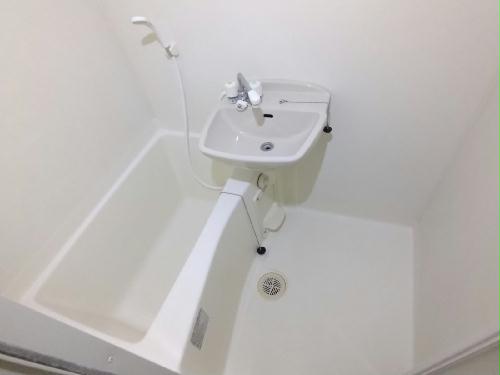 バス・シャワールーム　仕様・設備は現況と異なる場合があります。現況優先。