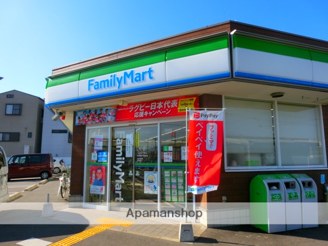 コンビニ　ファミリーマート（コンビニ）まで597m