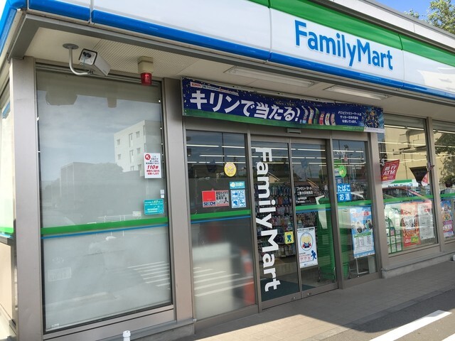 コンビニ　ファミリーマート秀栄多摩ニュータウン通り店（コンビニ）まで373m