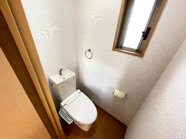 トイレ　温水洗浄便座付き