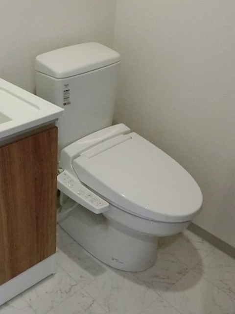 トイレ　温水洗浄便座