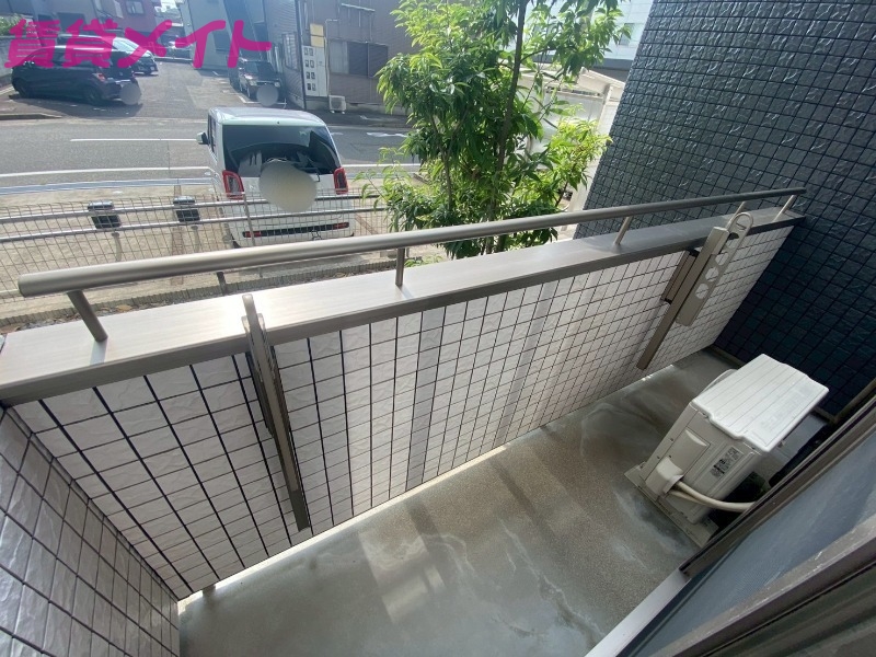 バルコニー　同物件別室画像