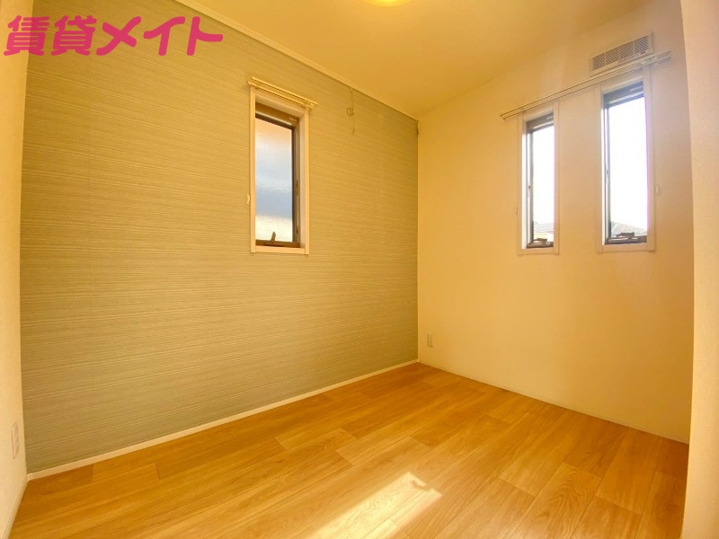 居室・リビング　同物件別室画像