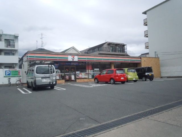 コンビニ　セブン‐イレブン 名古屋照が丘店（コンビニ）まで554m