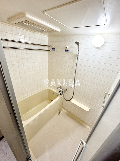 バス・シャワールーム　雨の日にも安心の浴室乾燥機付き♪