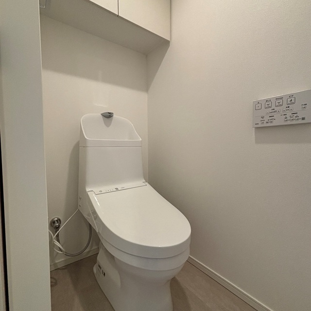 トイレ　※写真は同タイプ住戸です。