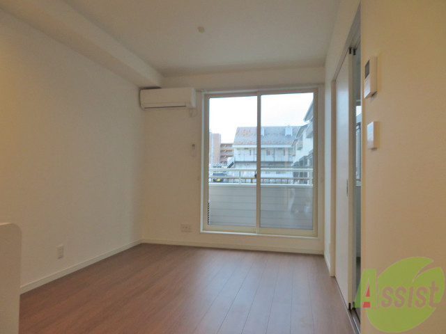 居室・リビング　白基調のお部屋は、部屋が明るく広く感じますね。