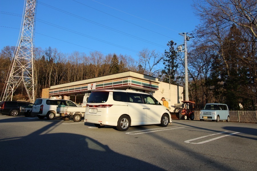 コンビニ　セブンイレブン小淵沢インター店（コンビニ）まで1074m