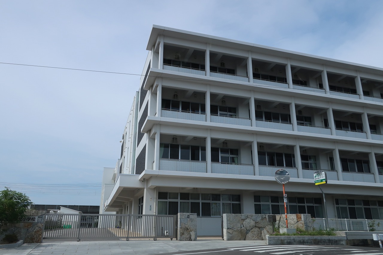 小学校　丸亀市立城北小学校（小学校）まで788m