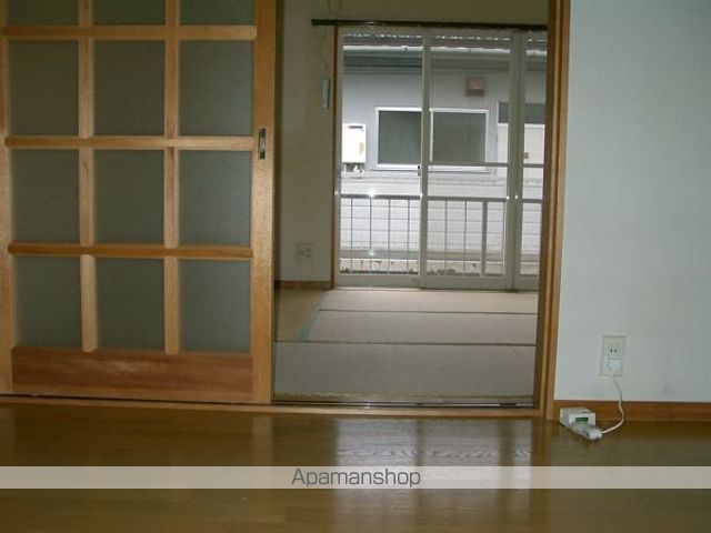 ハイツ小太郎A棟の居間写真