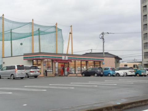 コンビニ　セブンイレブン古賀花見東7丁目店（コンビニ）まで923m