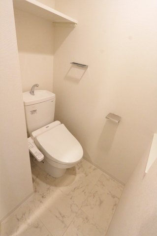 トイレ　参考写真（同物件別部屋）