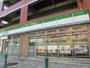 コンビニ　ファミリーマートみなと元町駅前店（コンビニ）まで129m