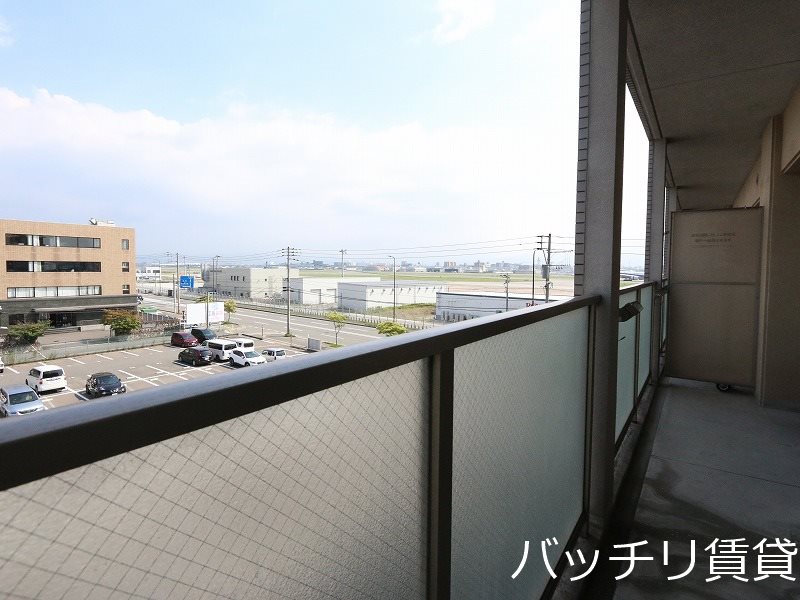 バルコニー　同型タイプの為、現状を優先いたします