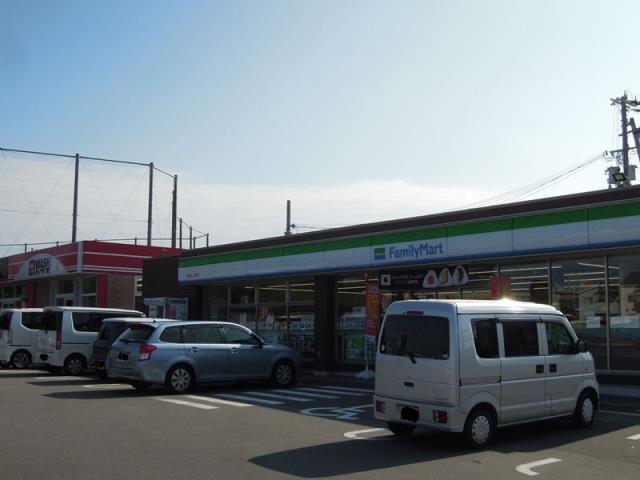 コンビニ　ファミリーマート（コンビニ）まで638m