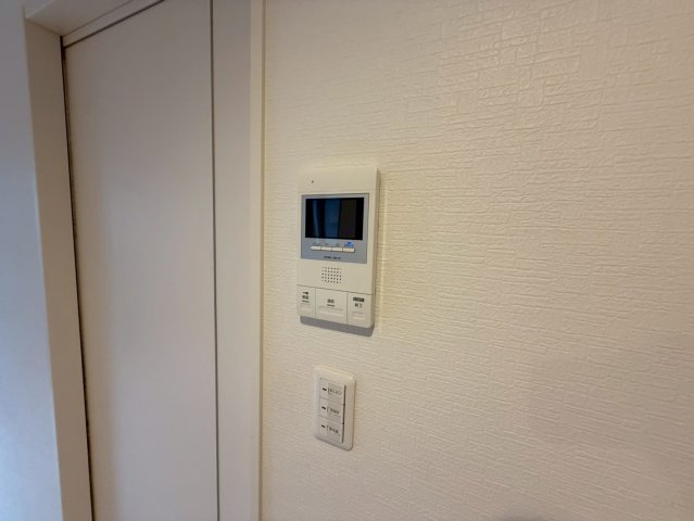 セキュリティ　お部屋から確認できるモニター付きドアホン！