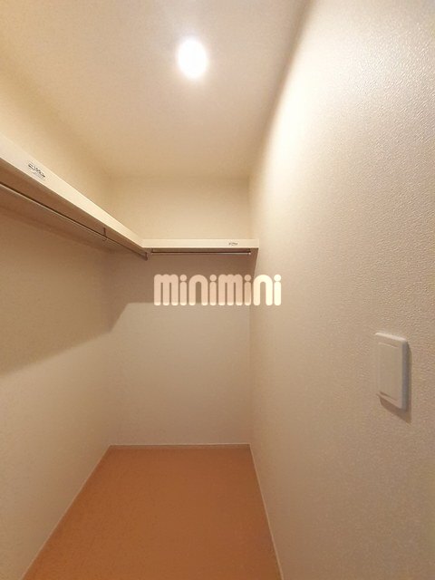 収納　ウォークインクローゼット
