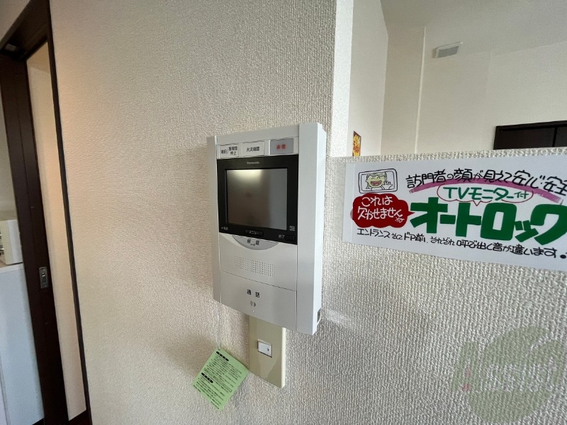 セキュリティ　ＴＶモニター付インターホンです。来客者の顔が見えるので安心！