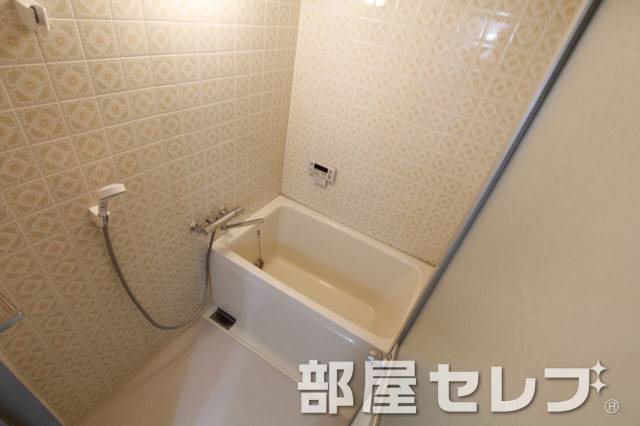 バス・シャワールーム　お風呂もゆったりしてますよ。