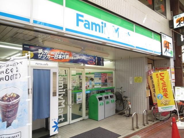コンビニ　ファミリーマート（コンビニ）まで213m