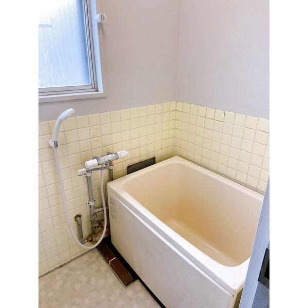 バス・シャワールーム　掲載写真は同型モデルを掲載しており実際のお部屋と仕様等が異な