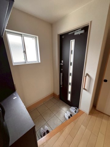 玄関　千歳台戸建　世田谷区千歳台5
