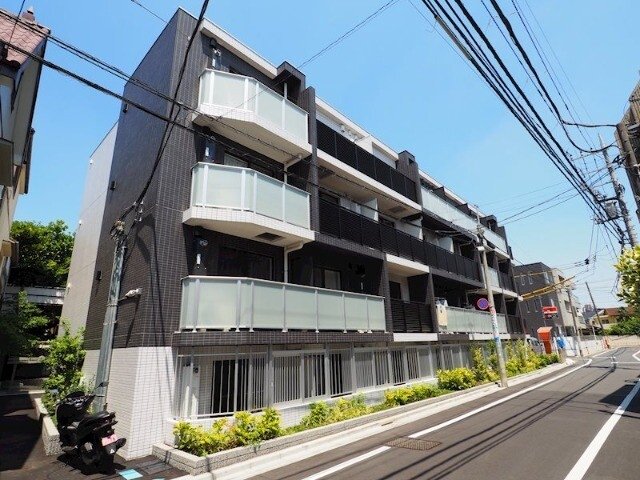 建物外観　鉄筋コンクリート造のがっちりとした建物。