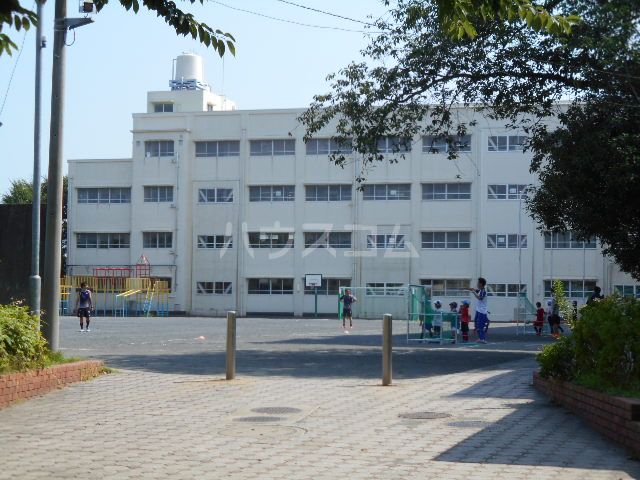 小学校　横浜市立深谷小学校（小学校）まで686m