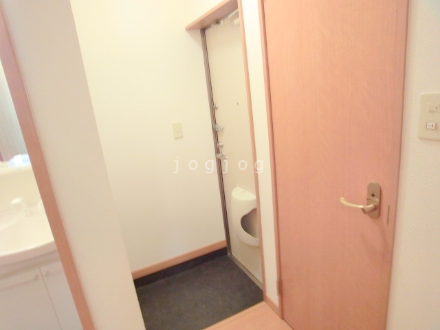 玄関　ゆったりとした玄関です。
