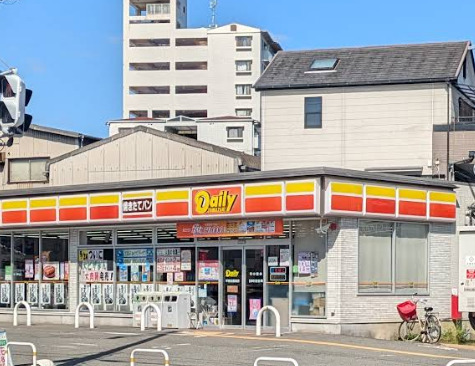 コンビニ　デイリーヤマザキ 平野加美南店（コンビニ）まで879m