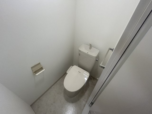 トイレ　ウォシュレット付きです♪