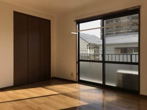 ＪＲ高徳線 徳島駅 徒歩15分 2階建 築27年の居間写真