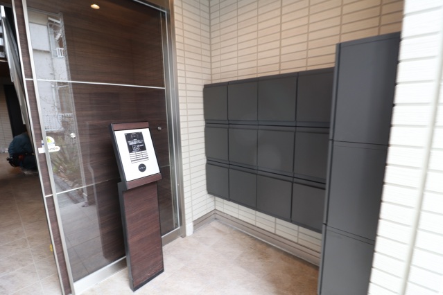エントランス　オートロック　宅配BOX付エントランス