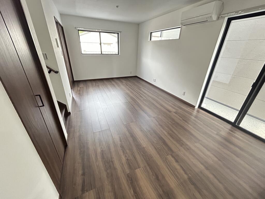 苅田町与原戸建3号棟の居間写真