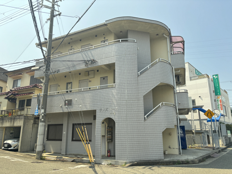 ＪＲ山陽本線 明石駅 バス乗車時間：13分 最寄りバス停で下車 徒歩6分 築37年