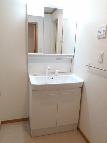 洗面設備　コンパクトで使いやすい洗面所