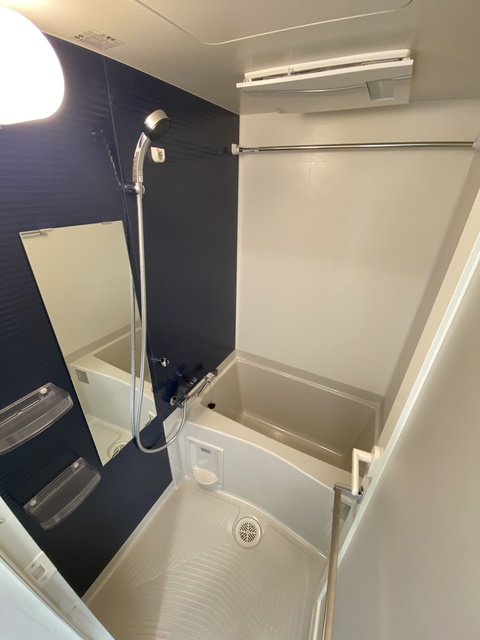 バス・シャワールーム　浴室乾燥機付きです。