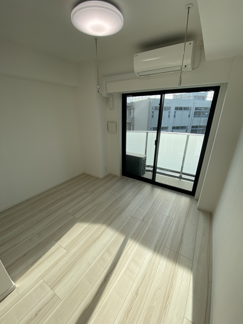 居室・リビング　日が差込む明るいお部屋です。