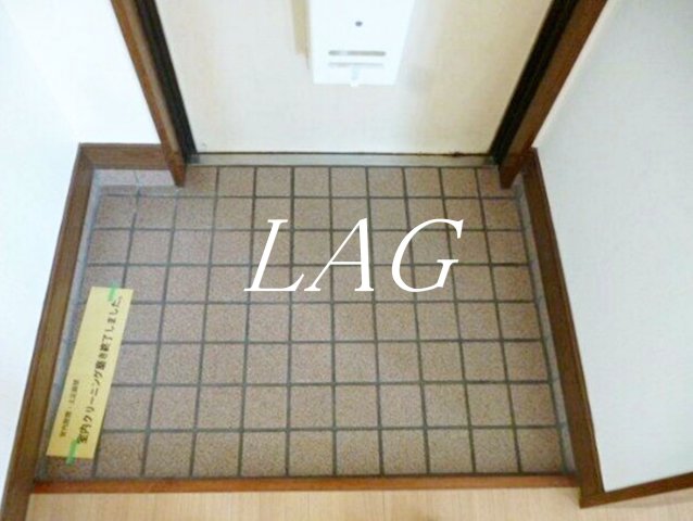 京急空港線 糀谷駅 徒歩10分 3階建 築40年の玄関写真